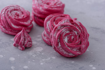 Obraz premium Tasty meringues cookies