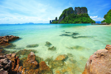 Fototapeta premium Long tail boats at koh Hong island, Andaman sea of Thailand