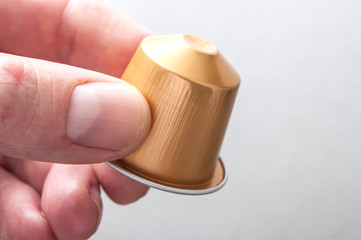 dose de café expresso dans la main