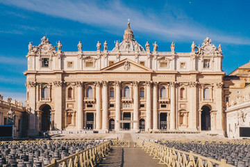 Obraz premium St. Peter's square and Saint Peter's Basilica in the Vatican City in Rome, Italy
