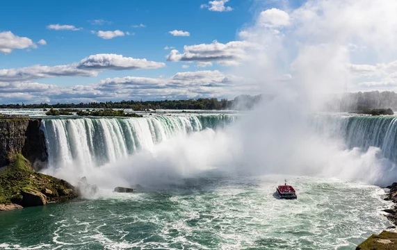Les Chutes Niagara, Ontario - Adobe Stock