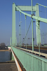 Fototapeta na wymiar Mülheimer Brücke in Köln