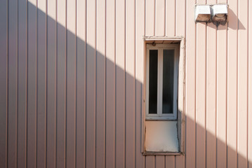 Diagonal shadow on window wall lines - 193316802