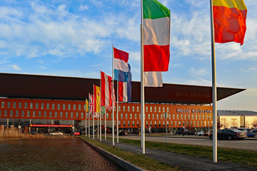 Messe Karlsruhe mit Fahnen