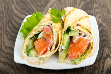 Salmon bread roll