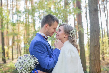 Fototapeta premium wedding. beautiful couple kissing