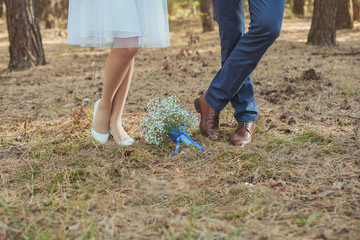 Naklejka premium Wedding couple on the nature is walking