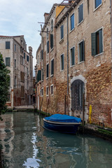 Fototapeta na wymiar View of the channels and old palaces in Venice in the morning - 5