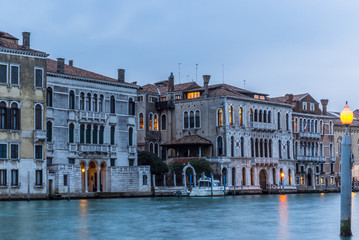 Fototapeta na wymiar View of the channels and old palaces in Venice at sunset - 2