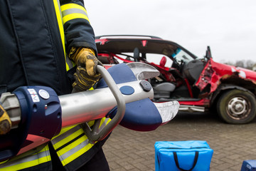 Akkubetriebene Rettungsschere der Feuerwehr