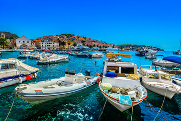 Fototapeta na wymiar Hvar Mediterranean summer seascape. / Summer scenery in famous luxury travel destination on Adriatic Coast, Hvar town in Southern Croatia.