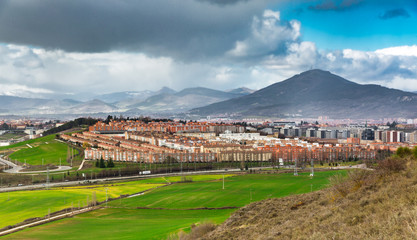 Paisaje en HDR de la puesta del sol sobre Pamplona, Navarra ,España.