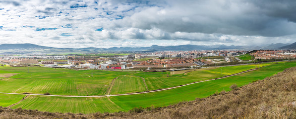 Paisaje en HDR de la puesta del sol sobre Pamplona, Navarra ,España.