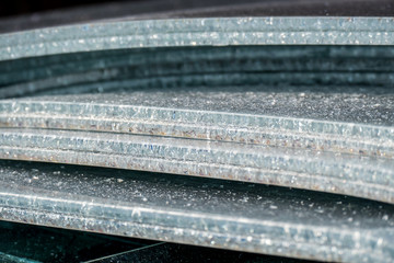 Glasabfälle im Container