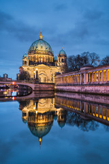 Fototapeta premium Katedra berlińska w nocy