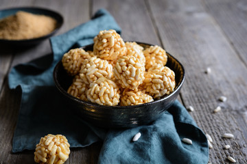 Puffed rice balls with caramel