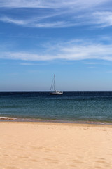 Obraz premium empty beach and yacht at sea
