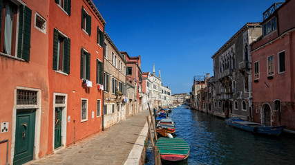 Fototapeta na wymiar Boats in Venice