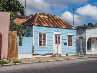 Fototapeta na wymiar Walking around Penstraat street Curacao views