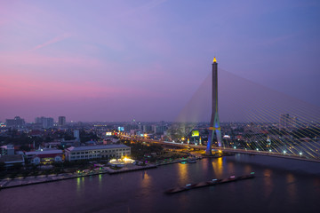 Obraz premium After sunset at Rama VIII Bridge in Bangkok and Chopraya river, Thailand