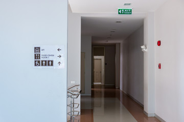 Signs icon in the building