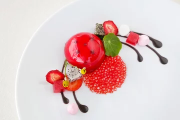 Gordijnen Elegante red colored dessert decorated with strawberries and edible flowers © triocean