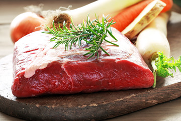 Tafelspitz roh mit Gemüse