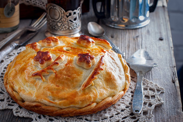 Festive national pie from chicken, pancakes, rice, mushrooms for the wedding table(kurnik, kournik ), Russian rustic style, horizontal © Анна Журавлева