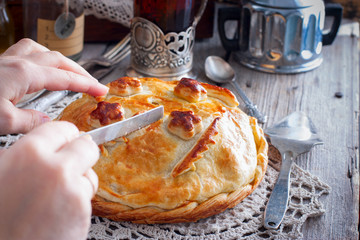 Festive national pie from chicken, pancakes, rice, mushrooms for the wedding table(kurnik, kournik ), Russian rustic style, horizontal © Анна Журавлева