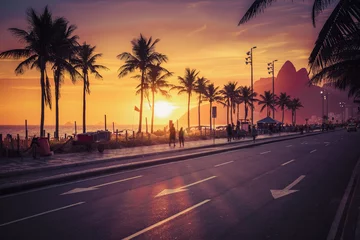 Crédence en verre imprimé Mer / coucher de soleil Coucher de soleil sur la plage d& 39 Ipanema avec les montagnes Dois Irmaos à Rio de Janeiro, Brésil. Ton violet