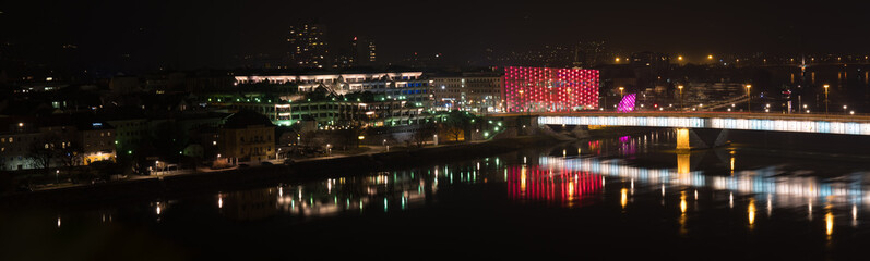 Linz Nibelungenbrücke mit Ars Electronica Panorama