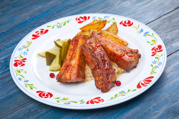 grilled ribs with potatoes