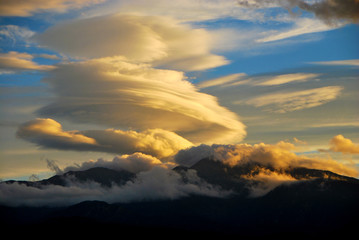 Obraz premium coucher de soleil sur le canigou