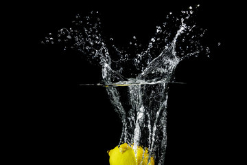 lemon in water splash