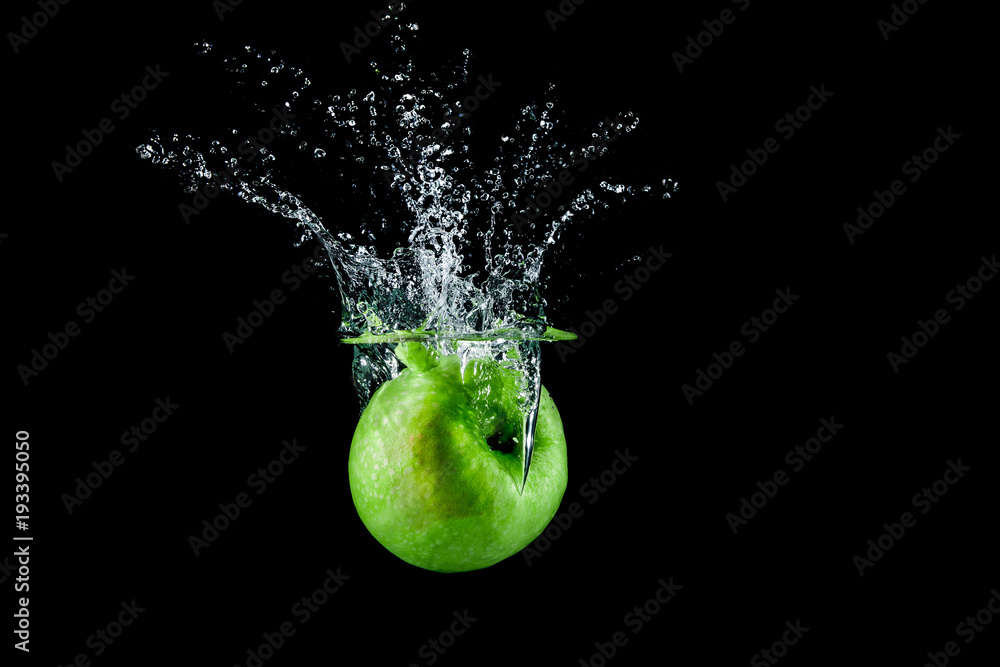 Wall mural apple in water splash