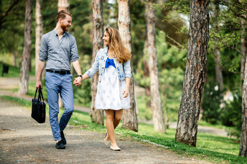 Fototapeta premium Beautiful couple bonding in park