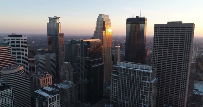 Skyline of Minneapolis , Minnesota