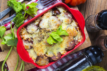 Roasted rice with smoked sausage，baked rice