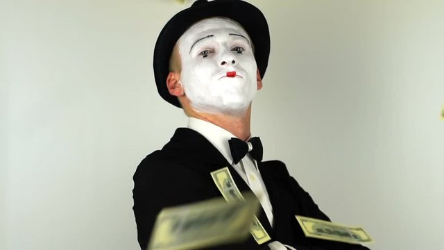 Money is falling on Mim