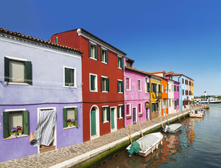 Fototapeta na wymiar The urban landscape on the island of Burano with bright colorful buildings, Venice, Italy
