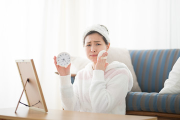 美容・女性・ソファ