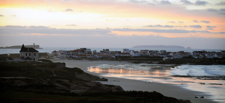 der strand von baleal an der atlantischen westküte von portugal