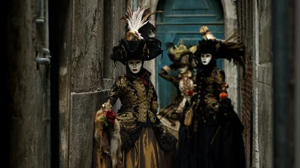 Fototapeten Beautiful costumes at the Carnival in Venice © pixelleo
