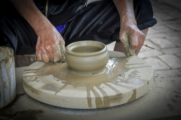 A woman who make a pottery at home 