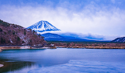 精進湖からの富士山2018