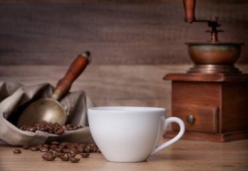 Obraz na płótnie Canvas coffee with coffee beans and grinder