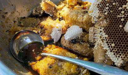 cuenco lleno de miel 