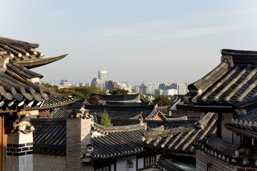 Fototapeta na wymiar Alt und neu in Seoul, Südkorea