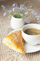 Crispy patties of puff pastry with apples and coffee