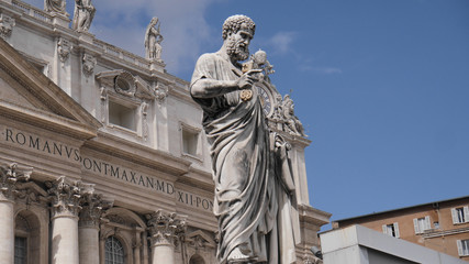 Fototapeta na wymiar statue of the saint Peter in Vatican, Italy